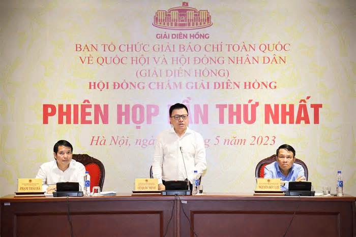 Hơn 3.000 tác phẩm tham dự Giải Diên Hồng lần thứ Nhất