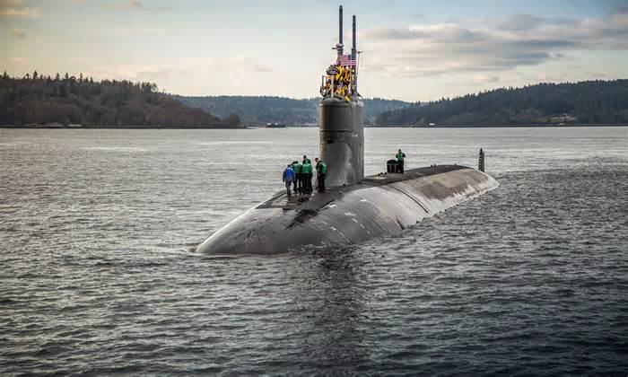 Sự cố từng khiến tàu ngầm tỷ đô Mỹ nát mũi ở Biển Đông