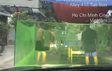 Xác minh vụ nhóm người giăng lưới chơi bóng bàn giữa đường