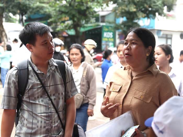 Nhiều giáo viên, cán bộ thôn thi tốt nghiệp THPT