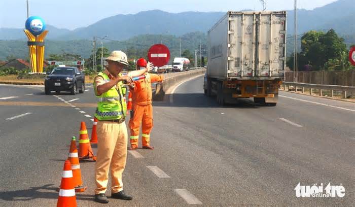 Quốc lộ 1 qua đèo Cả hoạt động bình thường trở lại sau sự cố sạt lở hầm đường sắt Bãi Gió