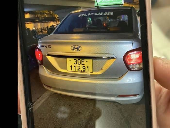 Xác minh thông tin taxi chở 'khách Tây' đi 50m lấy 500.000 đồng ở Hà Nội