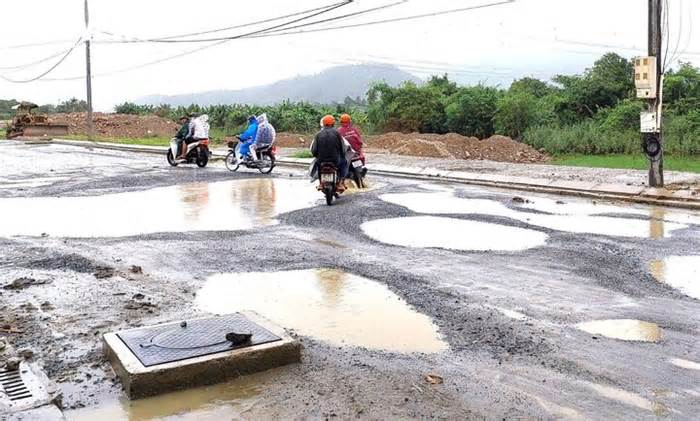 Dân đạp bùn trên đường 700 tỷ: Chủ tịch UBND TP Đà Nẵng nói gì?