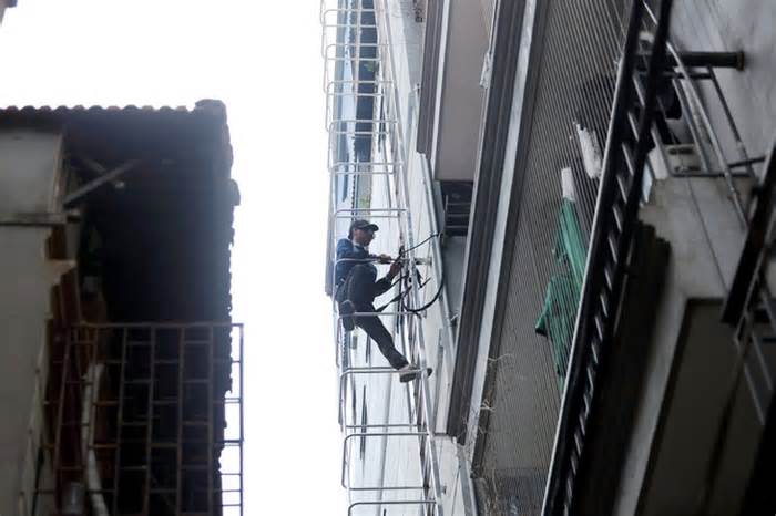 Nhà trọ ở Hà Nội chạy đua lắp thang thoát hiểm