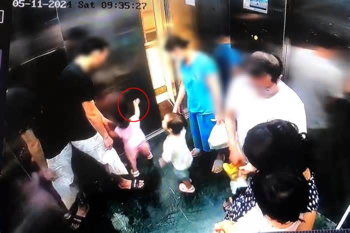 Em bé ở Hà Nội bị kẹp tay vào cửa thang máy, cả chung cư 'náo loạn' tìm cách giải cứu