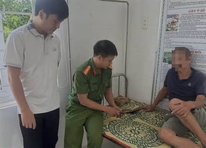 Công an hỗ trợ đưa người đàn ông đi lạc hơn 600 cây số về nhà an toàn