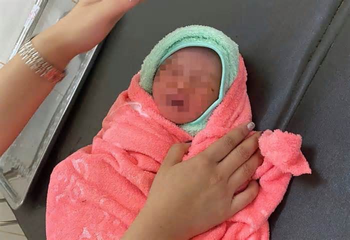 Diễn biến mới vụ bé gái còn nguyên dây rốn, toàn thân bị kiến bu giữa rẫy sầu riêng