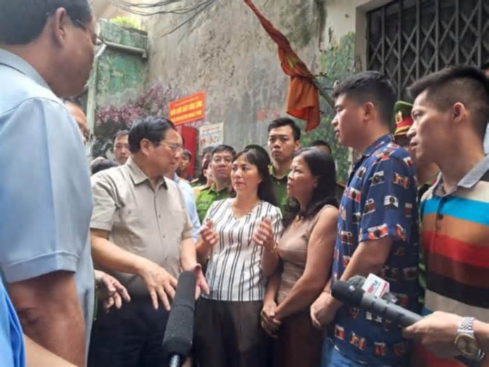 Thủ tướng thị sát hiện trường vụ cháy chung cư mini ở Hà Nội