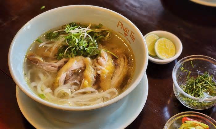 5 địa chỉ ăn phở đêm ở TP HCM