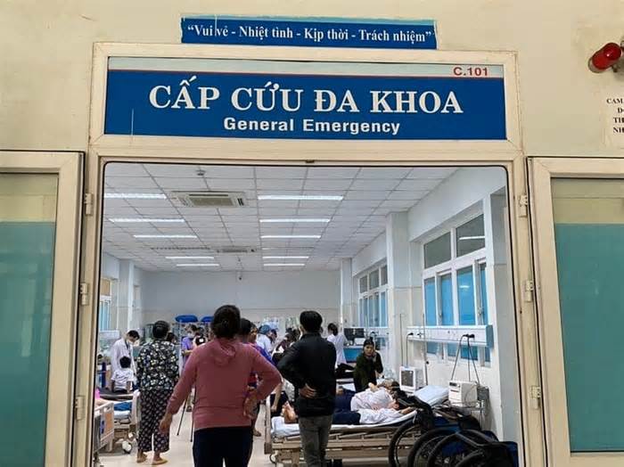 Gần 30 học sinh ở Quảng Ngãi nhập viện sau khi ăn thạch 'lạ'