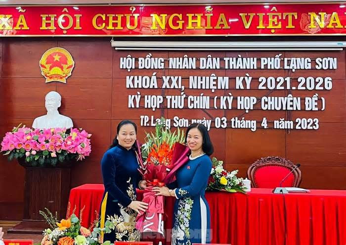 Bà Nông Bích Diệp giữ chức vụ Chủ tịch HĐND thành phố Lạng Sơn