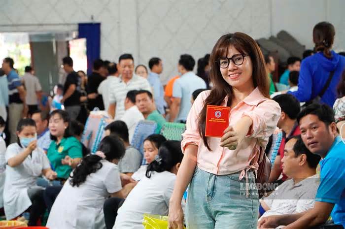 Gần 200 đoàn viên, người lao động Kiên Giang tham gia hiến máu tình nguyện