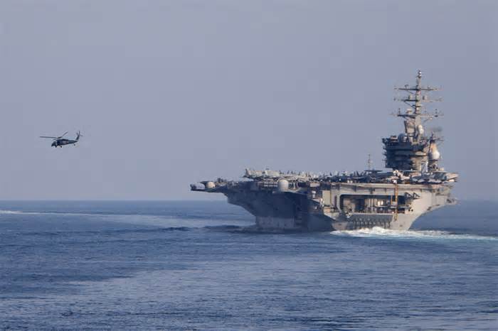 Houthi tấn công tàu sân bay Mỹ Eisenhower