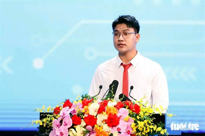 Nam sinh đại diện hơn 26 triệu học sinh phát biểu tại lễ khai giảng đặc biệt
