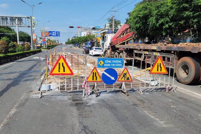 Quốc lộ 14 qua trung tâm thành phố Đồng Xoài xuống cấp