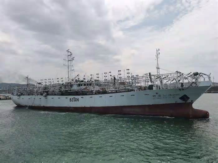 Trung Quốc đẩy mạnh tìm kiếm người mất tích sau vụ lật tàu đánh cá