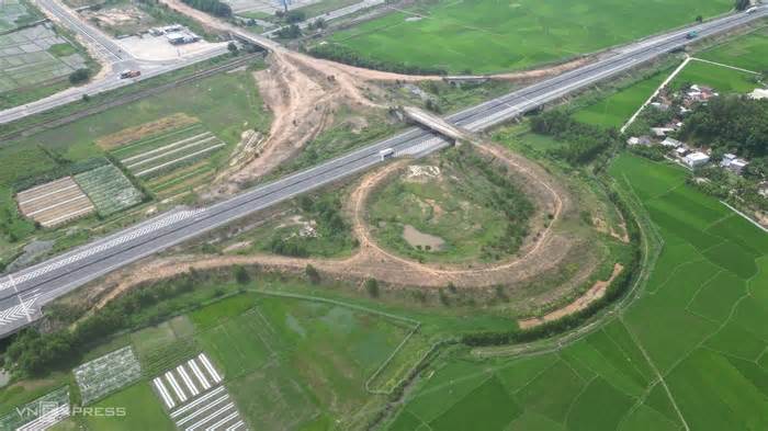 Nút giao trên cao tốc Đà Nẵng - Quảng Ngãi 6 năm vẫn dở dang