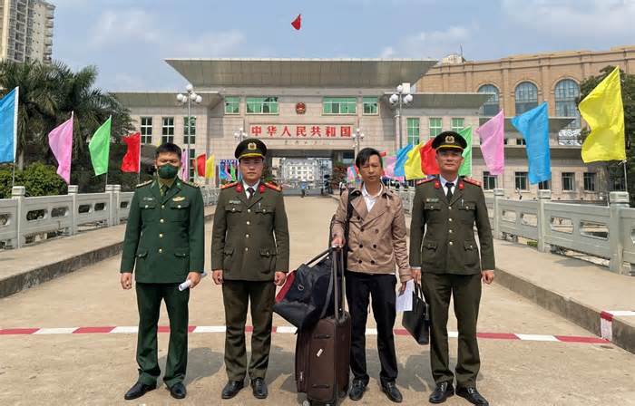 Quảng Ninh: Trục xuất 1 người Trung Quốc vi phạm xuất nhập cảnh