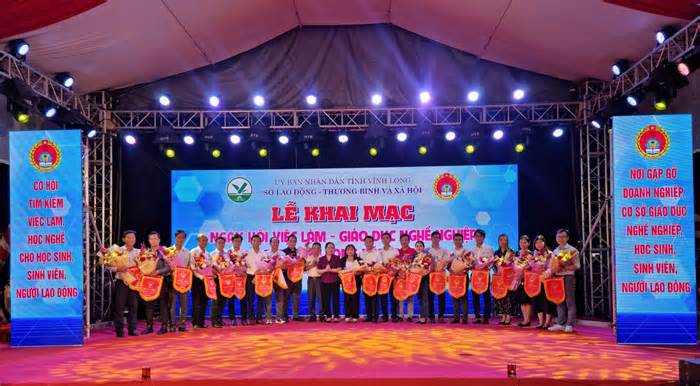 1.000 học sinh, sinh viên, người lao động Vĩnh Long được tư vấn giới thiệu việc làm