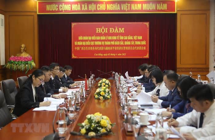 Giao lưu doanh nghiệp Cao Bằng của Việt Nam và Bách Sắc của Trung Quốc