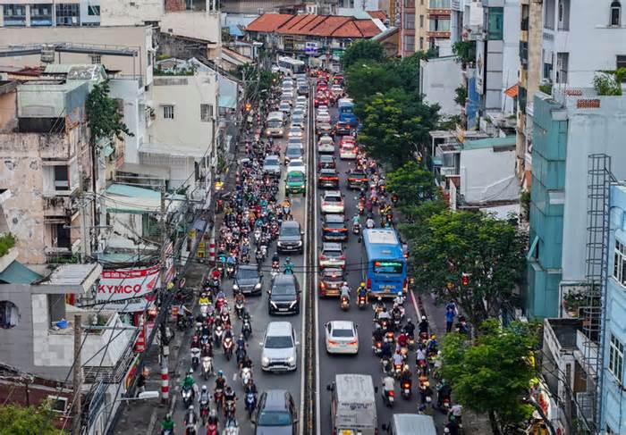 Giải pháp nào để giảm ùn ứ đường Nguyễn Tất Thành?