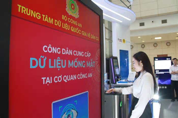 Quy định mới về thu thập sinh trắc học mống mắt, ADN khi làm thủ tục cấp thẻ căn cước