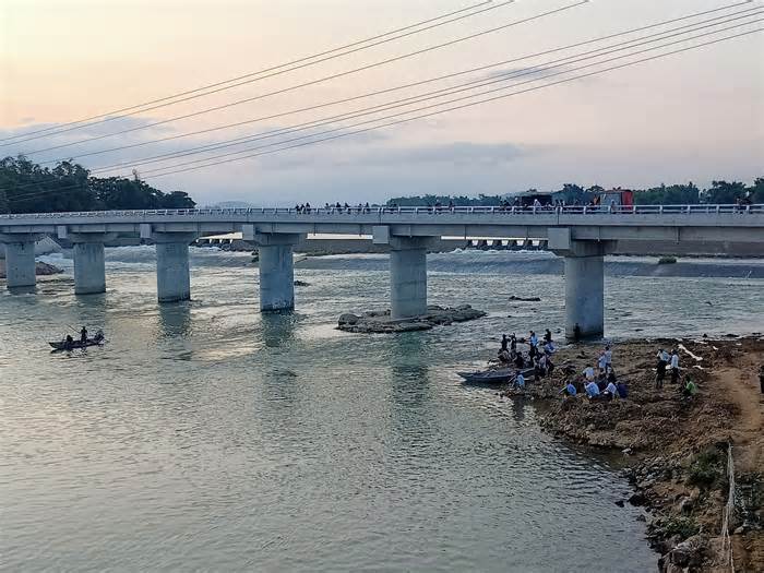 Một người đàn ông nghi tử nạn khi đi câu cá tại sông Côn