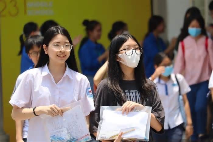Tăng hơn 5.000 em vào lớp 10, phụ huynh Hà Nội đề xuất tuyển bằng thi 3 môn