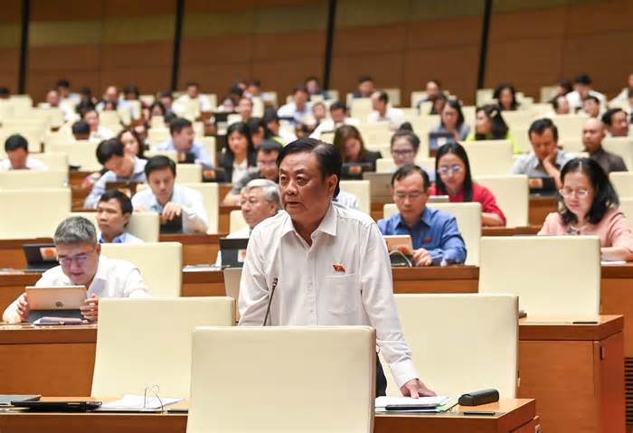 Bộ trưởng Lê Minh Hoan đau lòng khi học sinh phải nghỉ học vì nông thôn mới