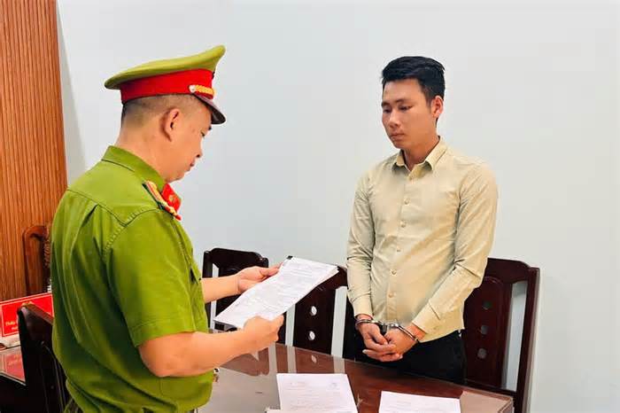 Bẻ khóa điện thoại, chiếm đoạt tiền trong tài khoản ngân hàng