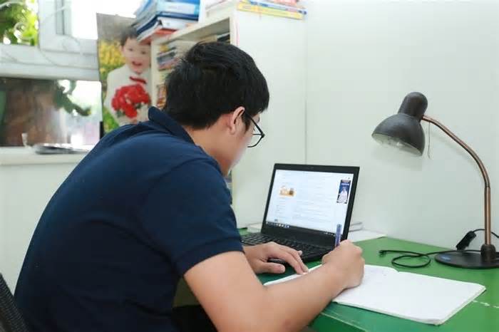 Tổ chức thi thử tốt nghiệp THPT cho học sinh lớp 12 ở Hà Nội