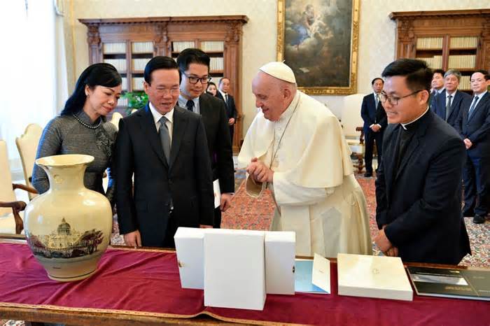 Chủ tịch nước Võ Văn Thưởng gặp Giáo hoàng Francis