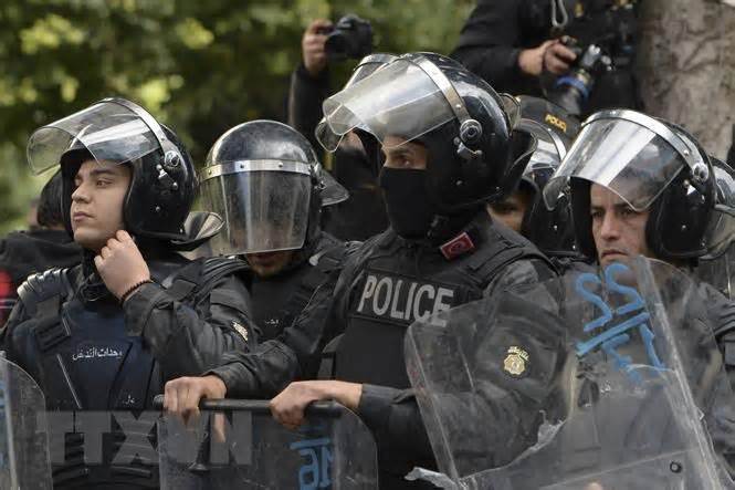 Cảnh sát Tunisia tiến hành khám xét trụ sở của đảng Ennahda