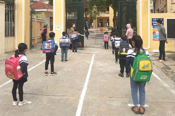 Nhiều trường học Hà Nội bất ngờ mất chuẩn quốc gia