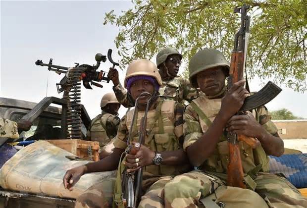 Niger tiếp nhận vũ khí hạng nặng từ Ai Cập để chống nhóm thánh chiến