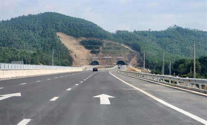 Tạm dừng khai thác 10km đường cao tốc đoạn Thanh Hóa - Nghệ An