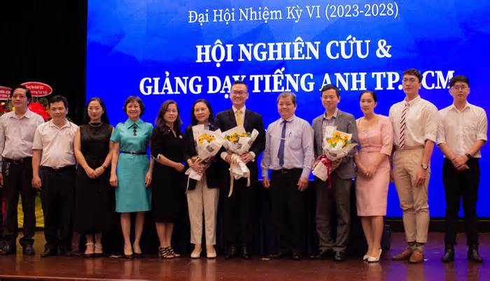 Ông Nguyên Lộc làm Chủ tịch Hội Nghiên cứu, Giảng dạy tiếng Anh TP.HCM