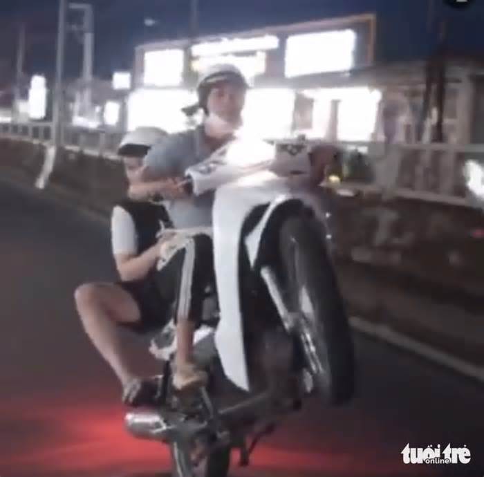 Bắt 3 thanh niên quay clip chạy xe một bánh, 'bốc đầu' đăng mạng xã hội câu like