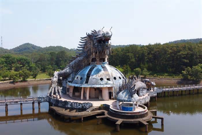 Tượng rồng khổng lồ ở Thừa Thiên Huế sẽ bị đập bỏ