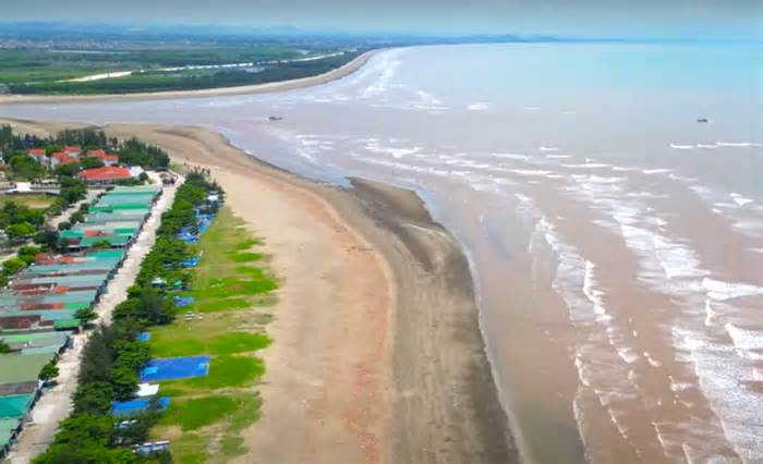Bãi biển đẹp ở Nghệ An 'ngộp thở' vì rác thải