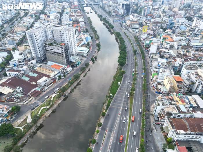 Ngày 27 Tết, đường phố TP.HCM hết cảnh 'kẹt xe không lối thoát'