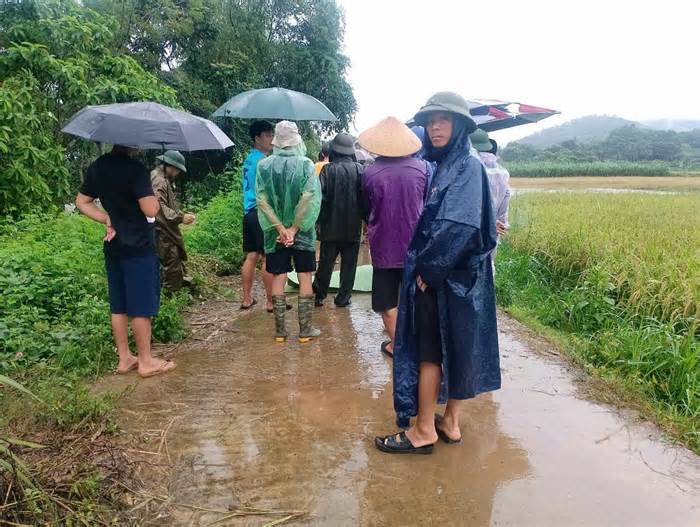 Nước lũ ở Thanh Hóa lên, cuốn trôi nữ công nhân và một xe tải