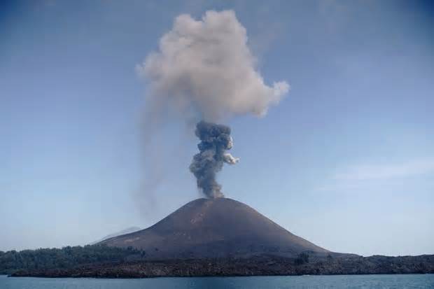 Núi lửa Nyamuragira ở CHDC Congo 'thức giấc' sau hơn 10 năm