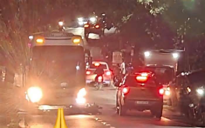 Va chạm với xe khách Hà Sơn - Hải Vân và xe bán tải, 3 học sinh tử vong
