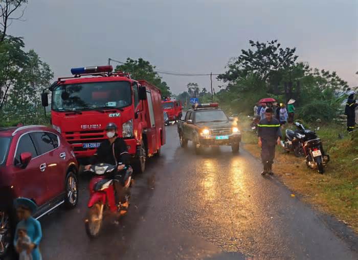 Tìm kiếm 5 học sinh mất tích trên sông Hồng