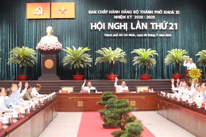 Bí thư TPHCM: 'Bước vào chiến dịch, cần hành động với tinh thần đi qua đại dịch'