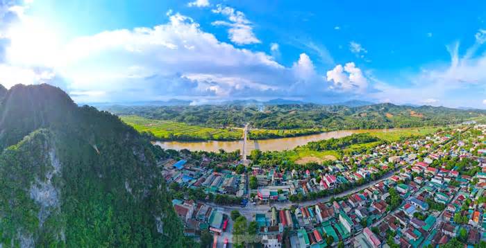 Cầu trăm tỉ làm xong phải rào lại vì 'chưa có' đường dẫn