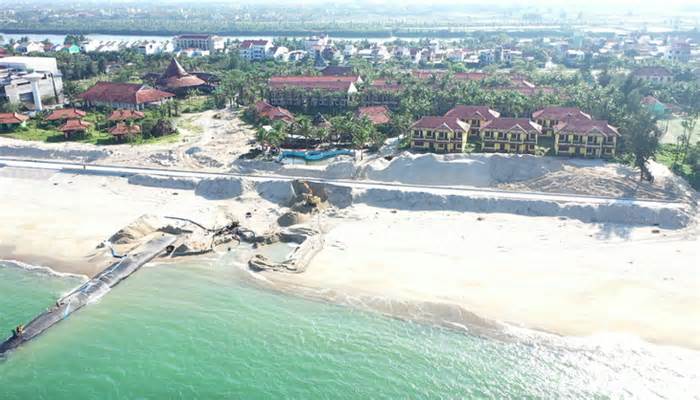 Quảng Nam tiếp tục làm đê ngầm để cứu loạt 'resort ma' ở Hội An