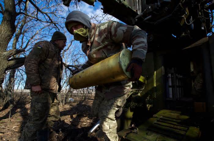 Ukraine quyết không từ bỏ Bakhmut dù Nga tấn công dồn dập