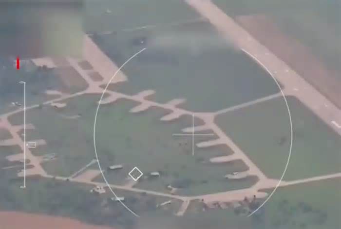 Bộ Quốc phòng Nga công bố video dùng tên lửa phá hủy 5 tiêm kích Su-27 của Ukraine